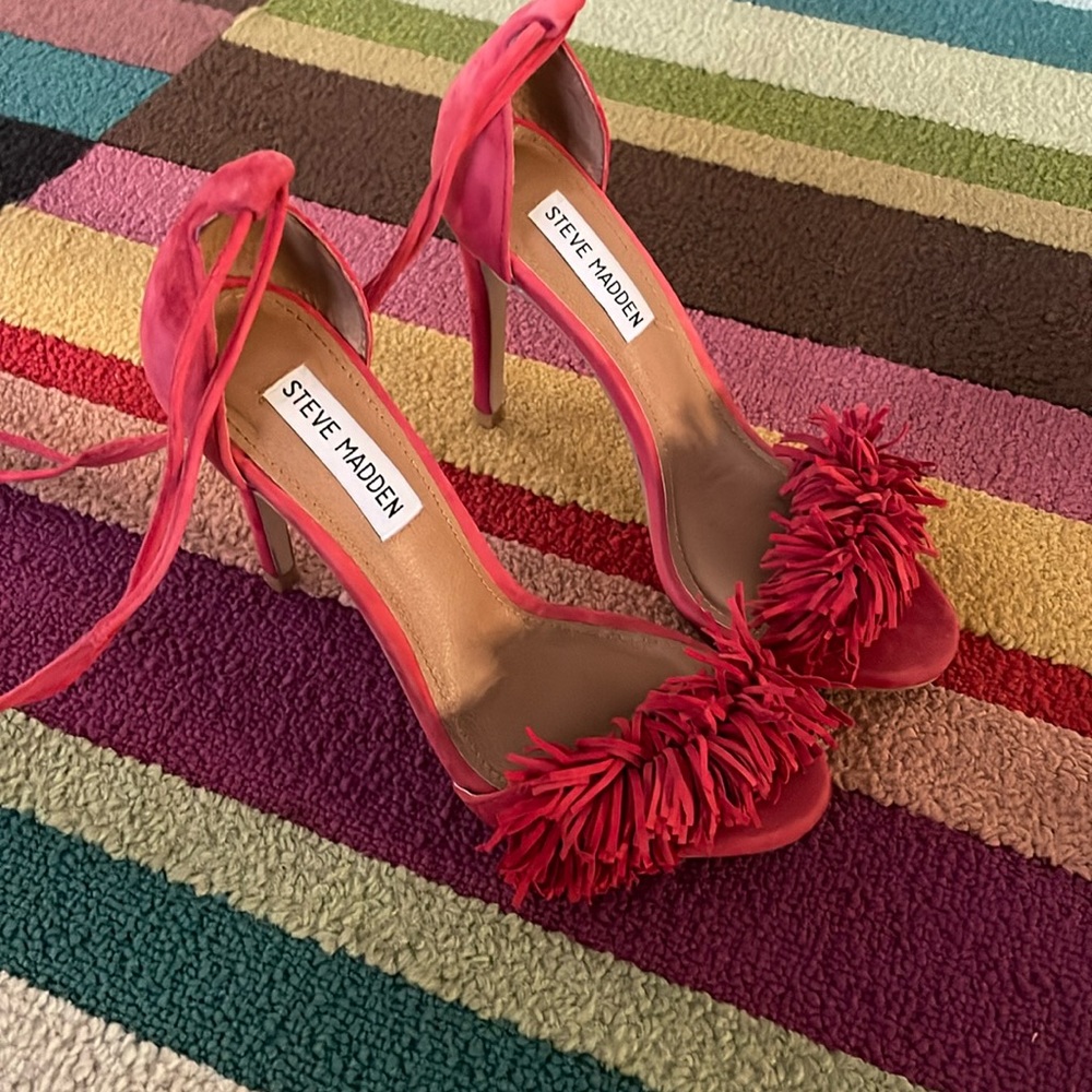 Steve Madden SASSEY Red fringe tie up Heels size 6.5M worn once